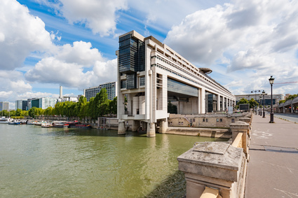 photo : Bercy ministry of finance in Paris on a sunny day