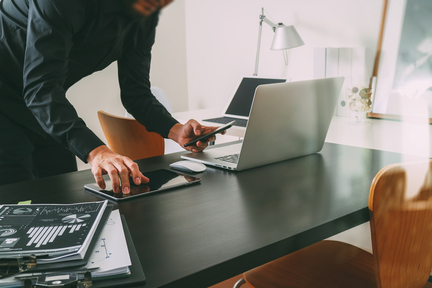 photo : businessman or Designer using smart phone with latop and digital tablet computer and document on desk in modern office