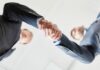 Promoteurs et agents immo, main dans la main