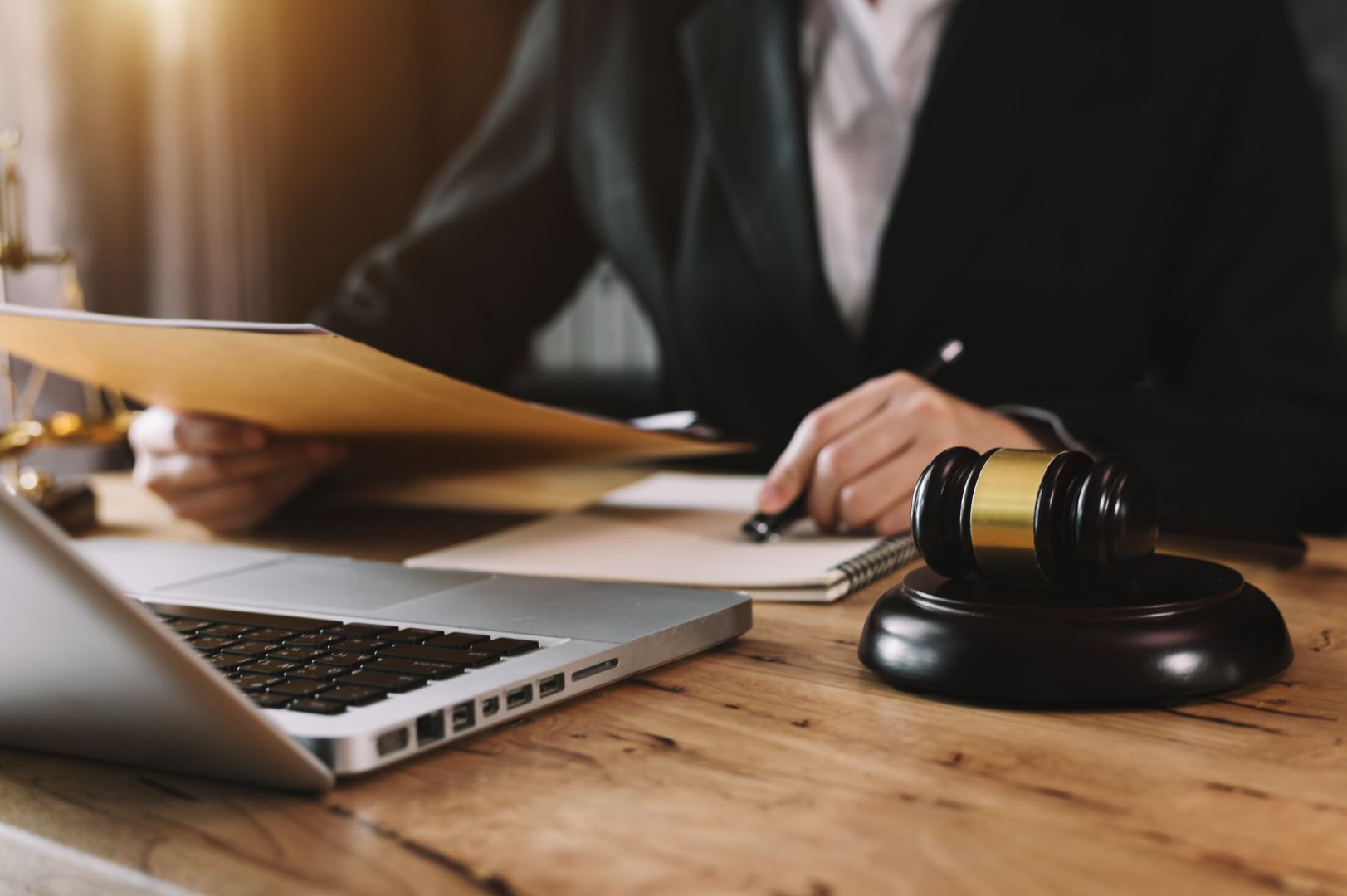 Рабочее место юриста. Computer laws. Юрист и компьютер. Computer laws. Computer laws.