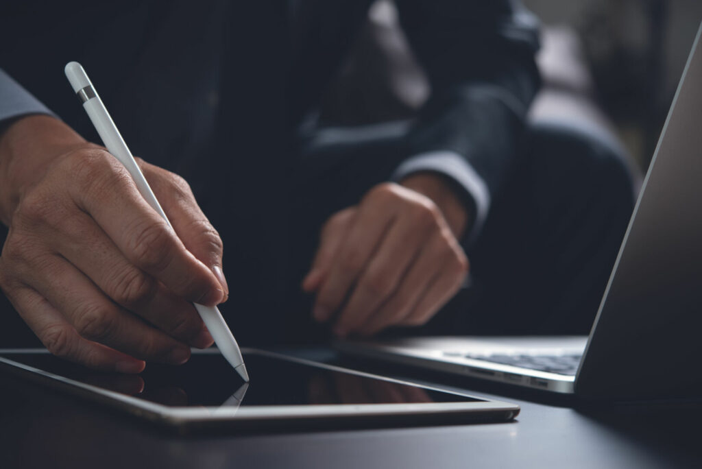 photo : Businessman manager using stylus pen signing electronic document on digital tablet in office for E signature concept