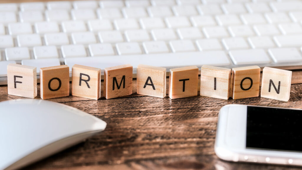 photo : Lettres sur pieces en bois : formation