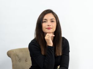 Savez-vous décrypter le langage corporel des acheteurs ? Les clés d’une bonne observation avec Manon Viala, synergologue