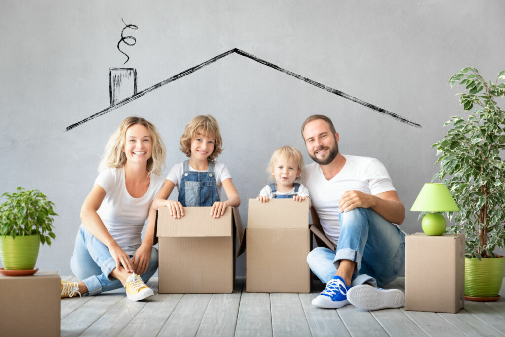 photo : Family New Home Moving Day House Concept