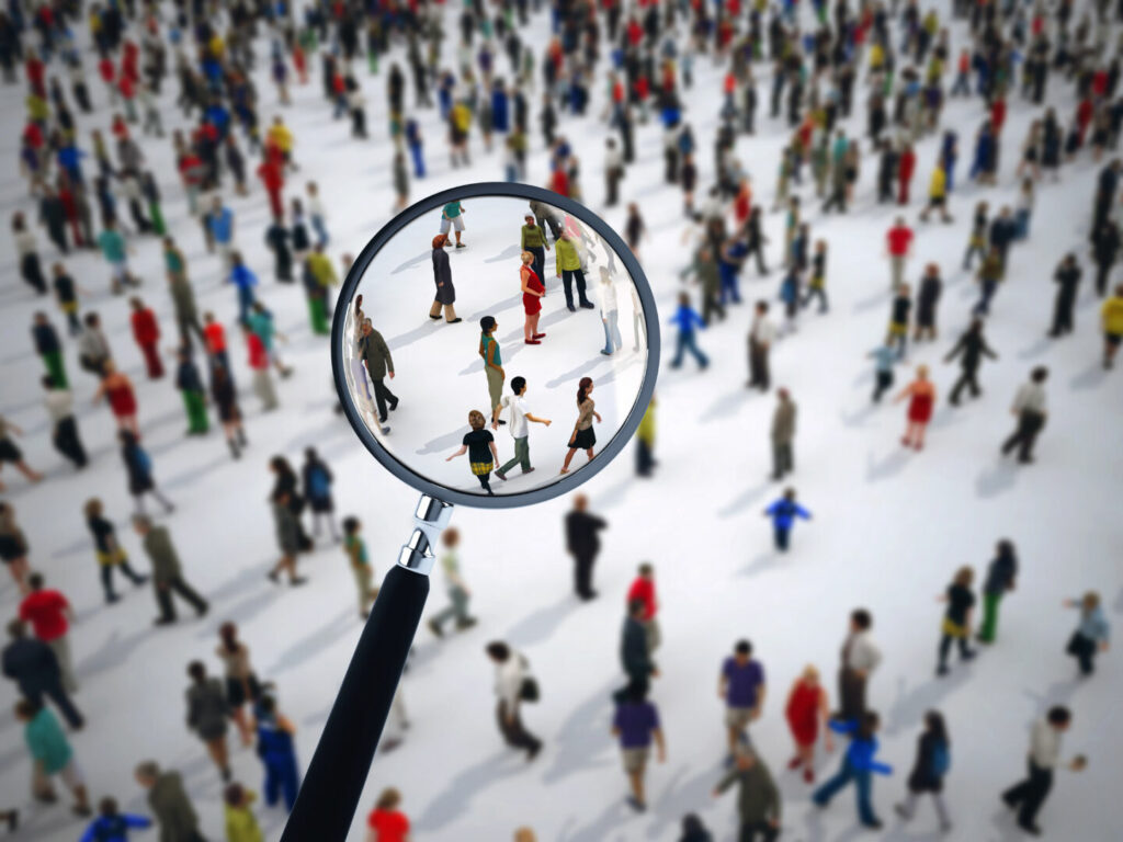 photo : Magnifying glass on a large group of people. 3D Rendering