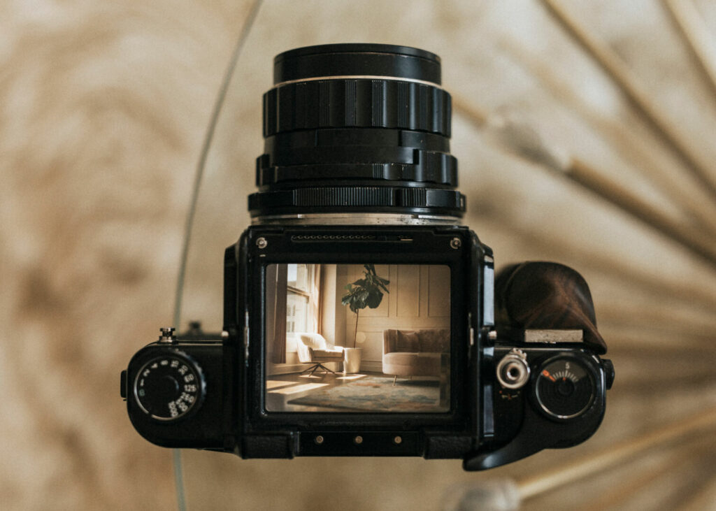 photo : Living room interior through the lens of an analog camera