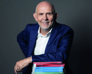 « Lève-toi et vends » : les conseils de prospection, de vente et de négociation de Nicolas Caron pour être un commercial heureux.