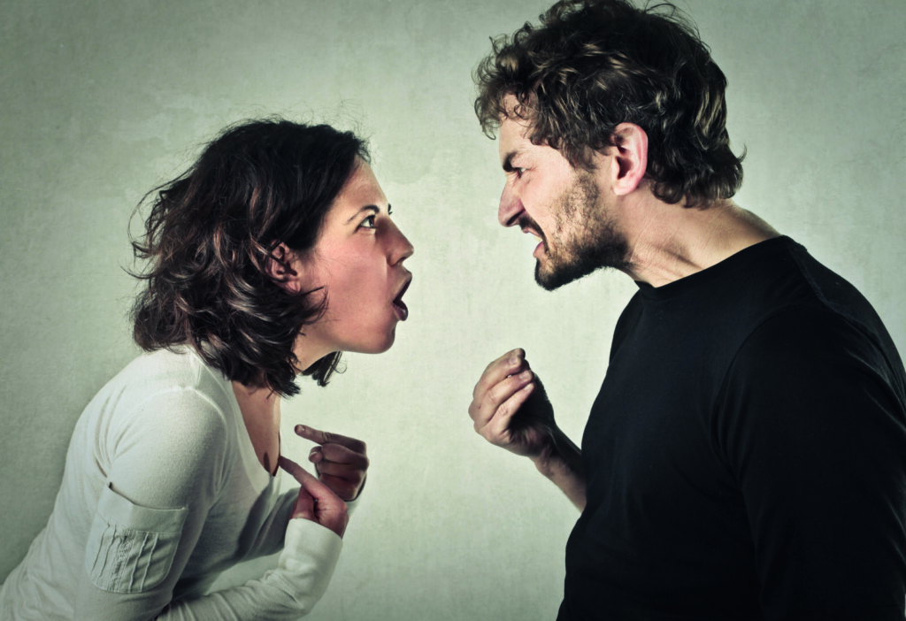 photo : Arguing couple