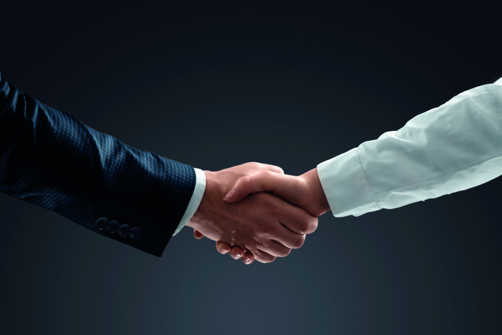 photo : Handshake with effect, teamwork, partnership concept, business communication. Close-up.