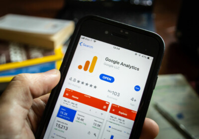« Google Analytics 4 : Le guide pour les professionnels de l’immobilier», Fabien Alexandre fondateur de Steolo