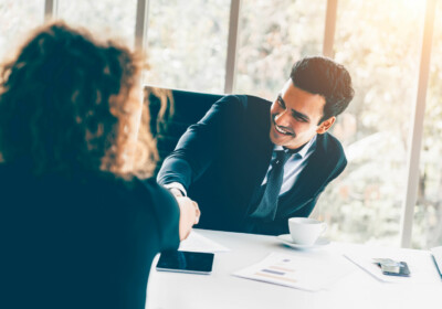 « 9 actions à mettre en oeuvre pour renforcer sa relation client et survivre à la tempête », Jonathan Voogt coach chez Expertimo