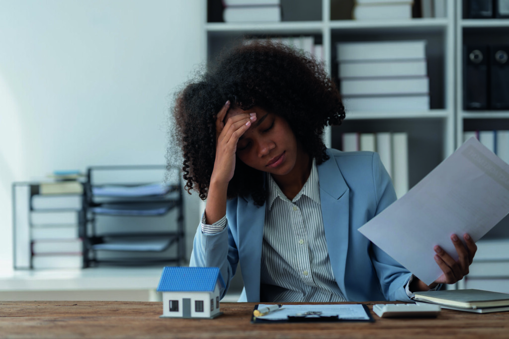 photo : agent, american businesswoman Africans are working hard, stresse