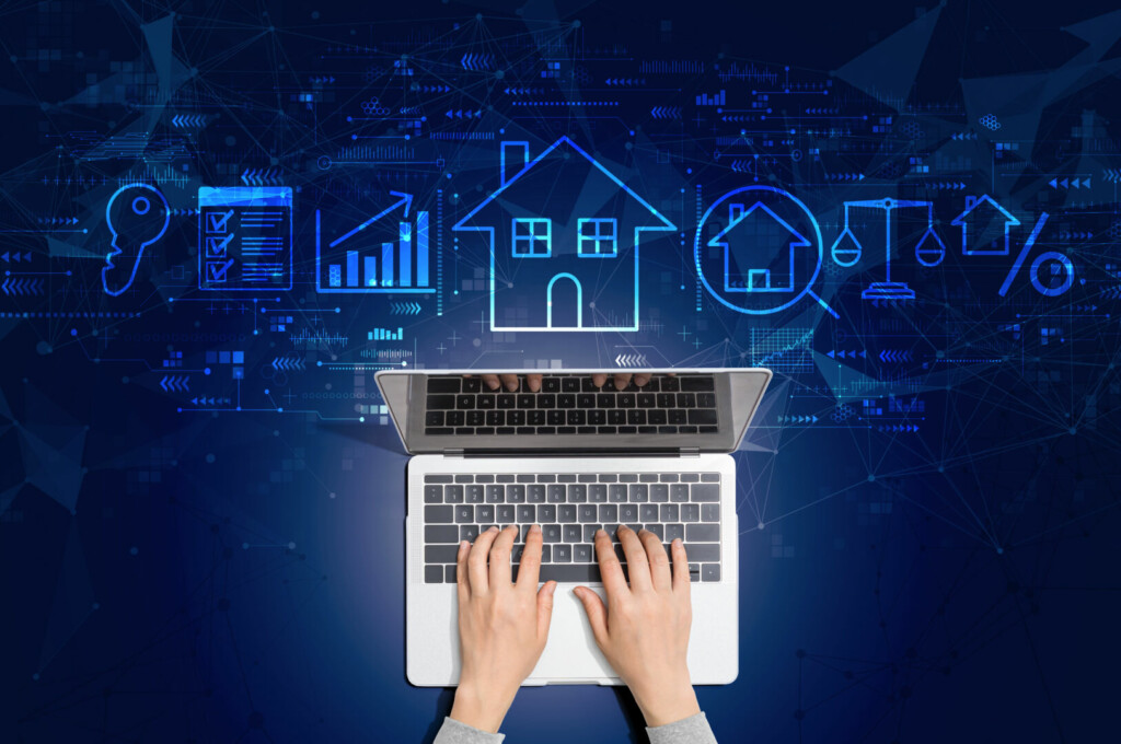 photo : Real estate theme with person using laptop